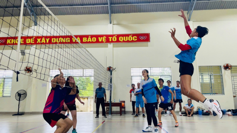 B&oacute;ng chuyền hơi - m&ocirc;n thể thao y&ecirc;u th&iacute;ch của nh&acirc;n vi&ecirc;n văn ph&ograve;ng