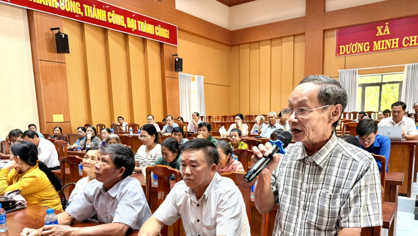 Cử tri x&atilde; Dương Minh Ch&acirc;u quan t&acirc;m đến c&ocirc;ng t&aacute;c giải quyết thủ tục h&agrave;nh ch&iacute;nh