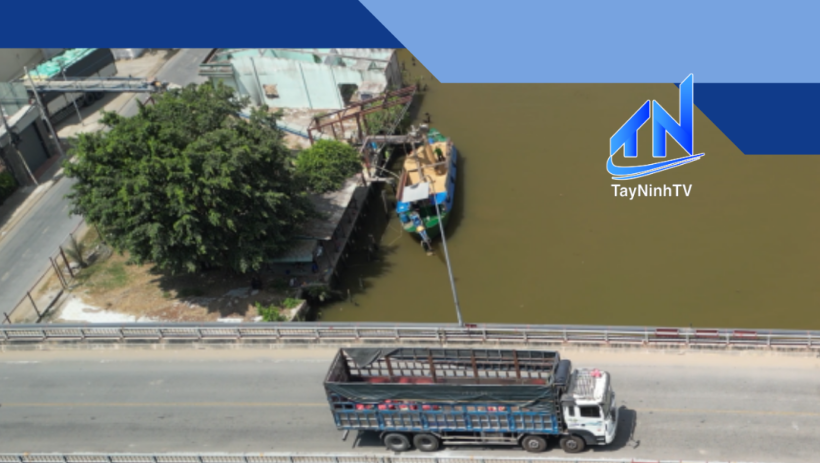 Tạm ngưng tất cả c&aacute;c phương tiện lưu th&ocirc;ng qua cầu Thủ Thừa (cũ)