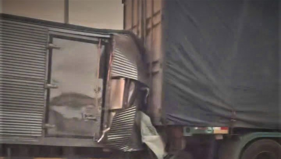 T&agrave;i xế xe tải tử vong sau va chạm với xe container tr&ecirc;n cao tốc