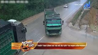 Th&oacute;t tim cảnh xe tải rẽ ẩu g&acirc;y tai nạn li&ecirc;n ho&agrave;n