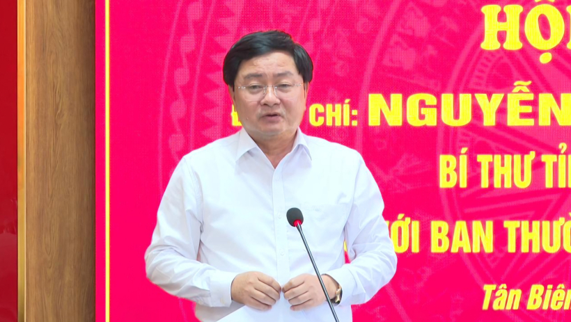 B&iacute; thư Tỉnh ủy Nguyễn Văn Quyết l&agrave;m việc với Ban Thường vụ Đảng ủy x&atilde; T&acirc;n Bi&ecirc;n