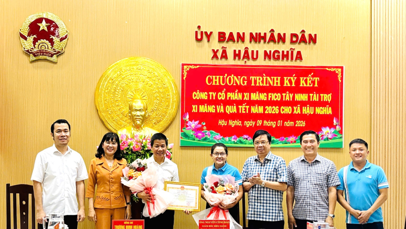 C&ocirc;ng ty Cổ phần Xi măng Fico T&acirc;y Ninh tặng 2.000 bao xi măng v&agrave; qu&agrave; Tết tại x&atilde; Hậu Nghĩa 