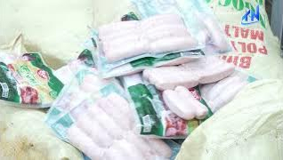 Thực phẩm bẩn 'đội lốt' h&agrave;ng sạch tr&agrave; trộn thị trường cuối năm