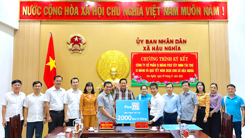 C&ocirc;ng ty Cổ phần Xi măng Fico T&acirc;y Ninh: T&agrave;i trợ 8.000 bao xi măng v&agrave; trao tặng kinh ph&iacute; an sinh x&atilde; hội 