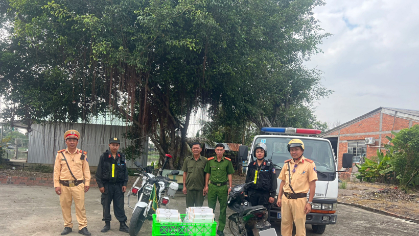 Cảnh s&aacute;t giao th&ocirc;ng bắt giữ phương tiện vận chuyển 1.300 g&oacute;i thuốc l&aacute; nhập lậu