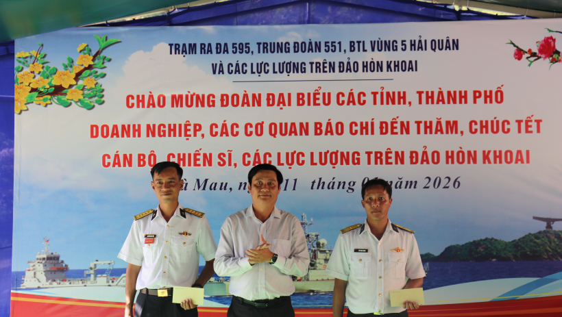 Đưa Tết đến đảo H&ograve;n Khoai