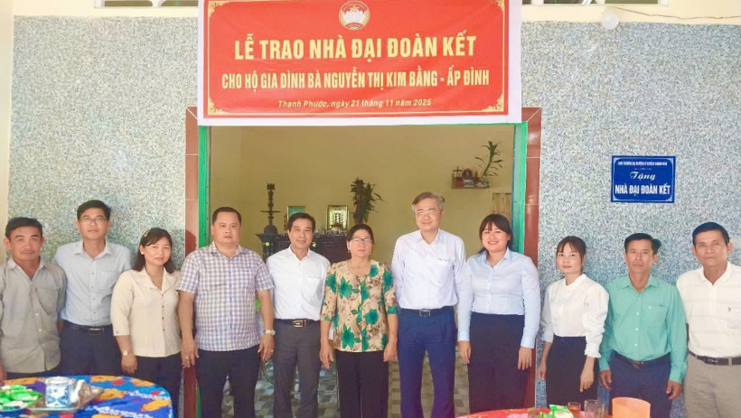 Thạnh Phước - Mặt trận v&agrave; c&aacute;c tổ chức ch&iacute;nh trị - x&atilde; hội c&ugrave;ng g&oacute;p sức giảm ngh&egrave;o