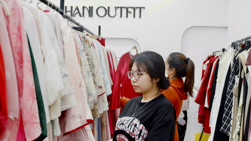 Dịch vụ cho thu&ecirc; &aacute;o d&agrave;i, chụp ảnh tết v&agrave;o m&ugrave;a