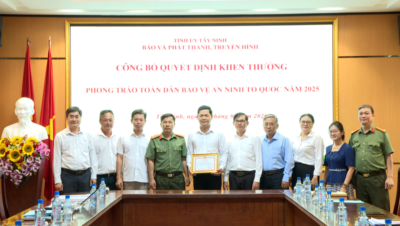 B&aacute;o v&agrave; ph&aacute;t thanh, truyền h&igrave;nh T&acirc;y Ninh nhận Giấy khen trong phong tr&agrave;o To&agrave;n d&acirc;n bảo vệ an ninh Tổ quốc