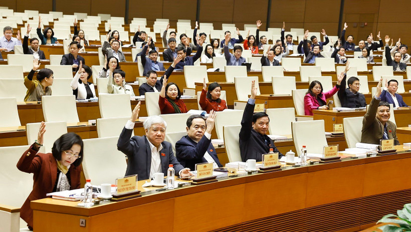 Lấy &yacute; kiến cử tri nơi c&ocirc;ng t&aacute;c đối với 122 người ứng cử đại biểu Quốc hội chuy&ecirc;n tr&aacute;ch ở Trung ương