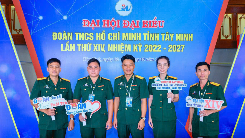 N&ecirc;u gương&nbsp;Bộ đội Cụ Hồ