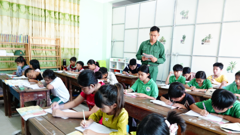 Thắp s&aacute;ng ước mơ b&ecirc;n bến cảng