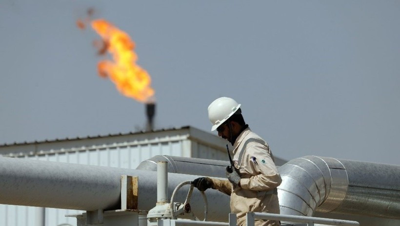 Gi&aacute; dầu thế giới giảm 4% khi căng thẳng Mỹ-Iran hạ nhiệt