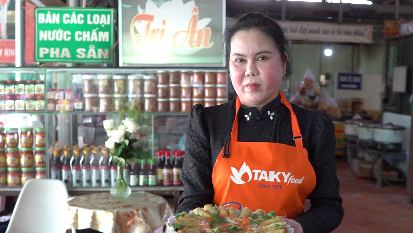 Từ người b&aacute;n ch&aacute;o chay đến Nghệ nh&acirc;n quốc gia