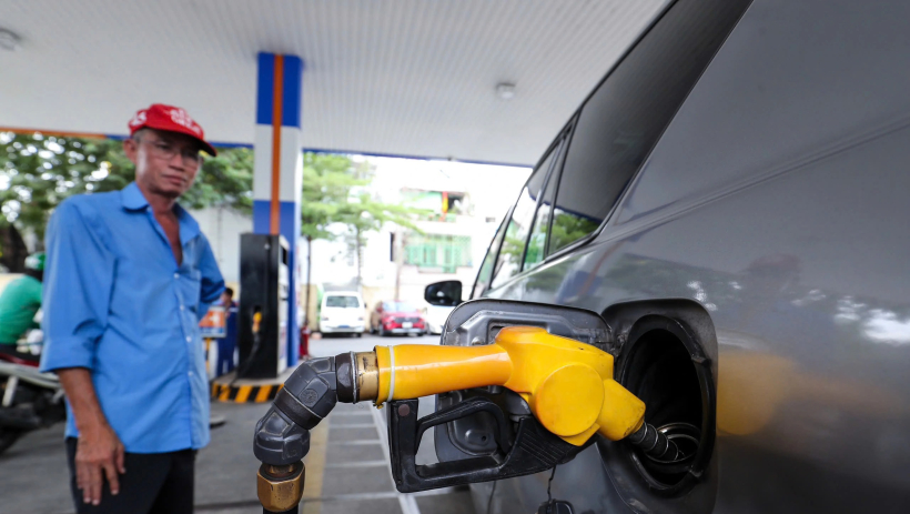 Gi&aacute; xăng dầu h&ocirc;m nay 17/01: Đảo chiều tăng trở lại