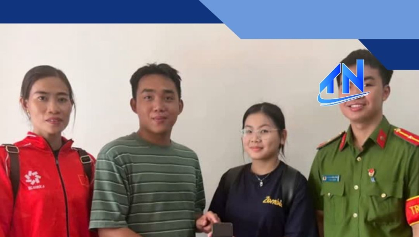 Học sinh THPT T&acirc;n Ch&acirc;u trả lại t&agrave;i sản bị đ&aacute;nh rơi