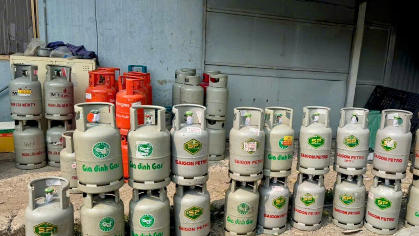 C&ocirc;ng an x&atilde; Mỹ Y&ecirc;n: ph&aacute;t hiện, tạm giữ số lượng lớn gas kh&ocirc;ng r&otilde; nguồn gốc 