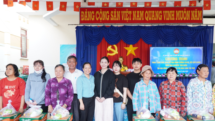 X&atilde; Phước L&yacute;: Tặng 260 phần qu&agrave; tết cho gia đ&igrave;nh ch&iacute;nh s&aacute;ch, hộ c&oacute; ho&agrave;n cảnh kh&oacute; khăn