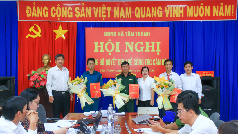 X&atilde; T&acirc;n Th&agrave;nh c&ocirc;ng bố quyết định về c&ocirc;ng t&aacute;c c&aacute;n bộ