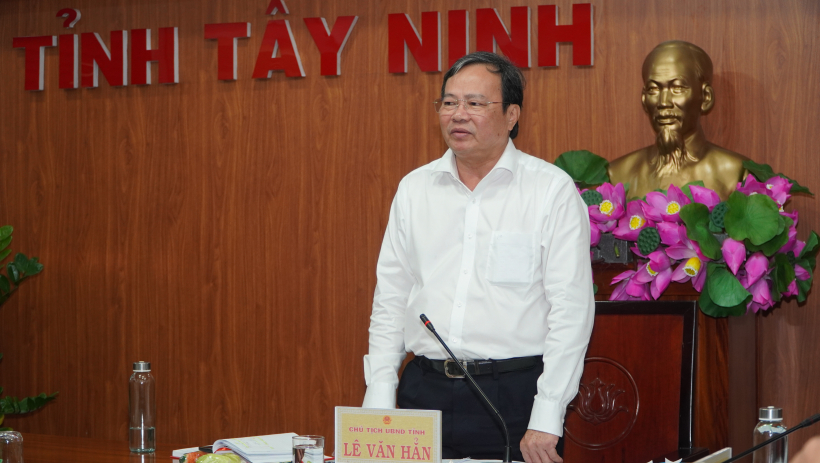 UBND tỉnh họp nghe b&aacute;o c&aacute;o tiến độ thực hiện nhiệm vụ trọng t&acirc;m