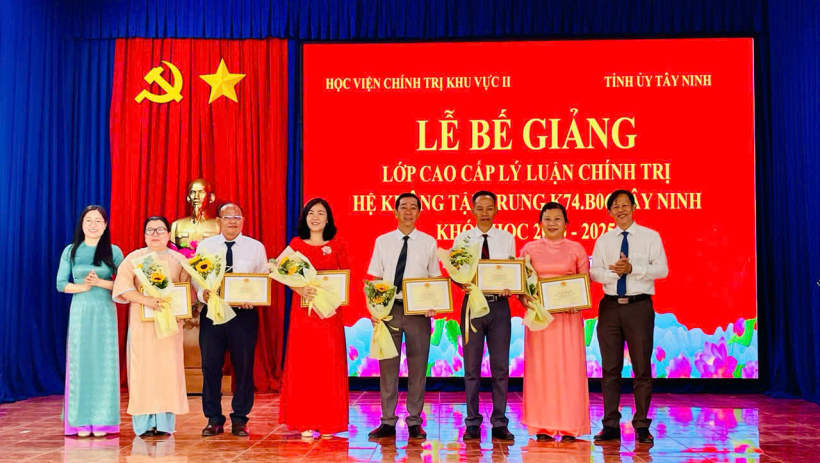 X&acirc;y dựng đội ngũ c&aacute;n bộ tỉnh T&acirc;y Ninh đ&aacute;p ứng y&ecirc;u cầu chuyển đổi số v&agrave; hội nhập theo tinh thần Đại hội XIV