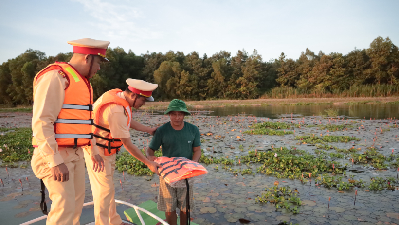 Bảo đảm an to&agrave;n giao th&ocirc;ng đường thủy nội địa