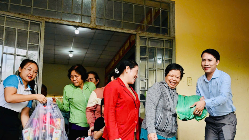 X&atilde; Mỹ Y&ecirc;n: Tặng 100 suất qu&agrave; tết cho gia đ&igrave;nh ch&iacute;nh s&aacute;ch v&agrave; hộ c&oacute; ho&agrave;n cảnh kh&oacute; khăn