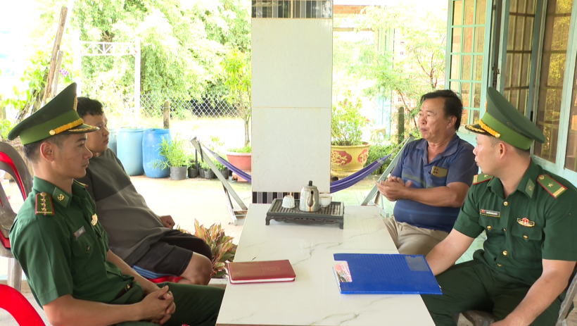 Đẩy mạnh th&ocirc;ng tin, tuy&ecirc;n truyền về quốc ph&ograve;ng v&agrave; ch&iacute;nh s&aacute;ch d&acirc;n tộc v&ugrave;ng bi&ecirc;n giới