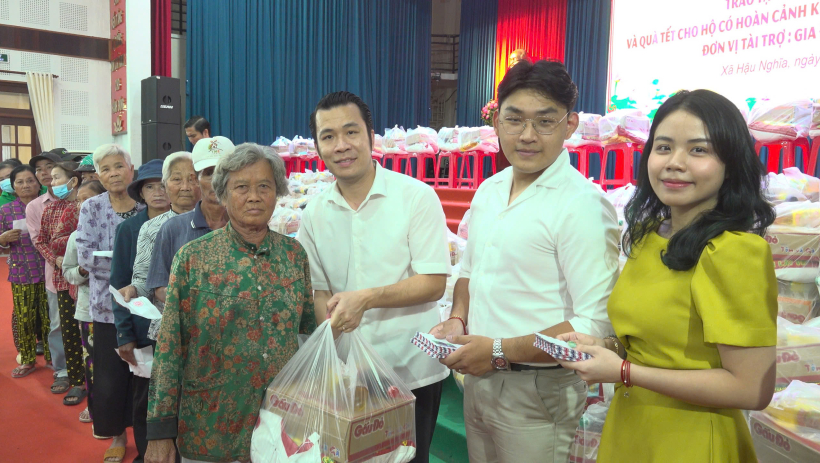 X&atilde; Hậu Nghĩa: Tặng 85 xe đạp, 300 phần qu&agrave; tết cho học sinh v&agrave; người d&acirc;n c&oacute; ho&agrave;n cảnh kh&oacute; khăn 