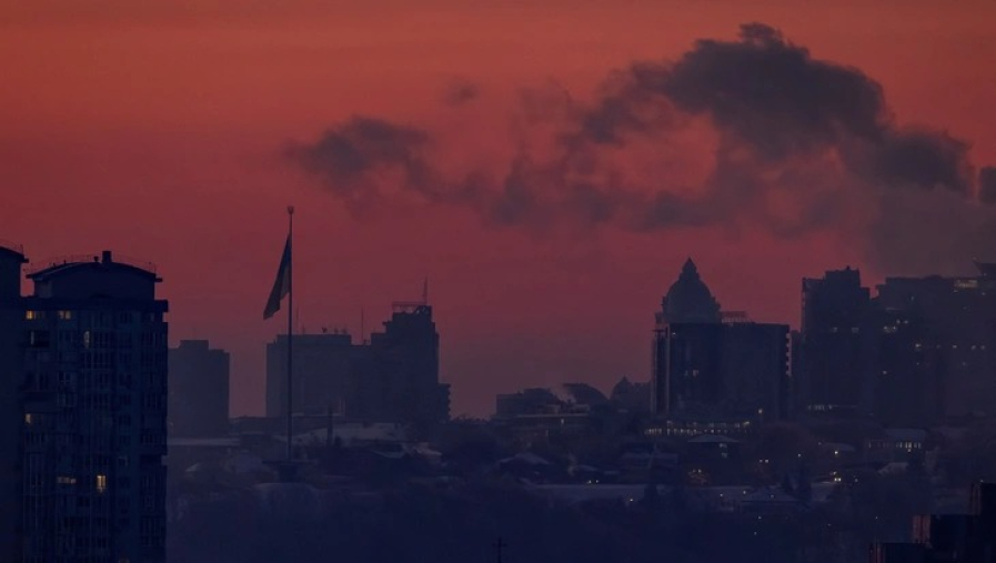 Nga kh&ocirc;ng k&iacute;ch lớn Ukraine trong đ&ecirc;m, giữa đ&agrave;m ph&aacute;n 2 nước