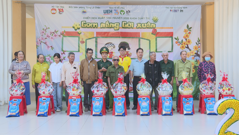 'Gom nắng gửi xu&acirc;n' về với người d&acirc;n v&ugrave;ng bi&ecirc;n T&acirc;n H&ograve;a