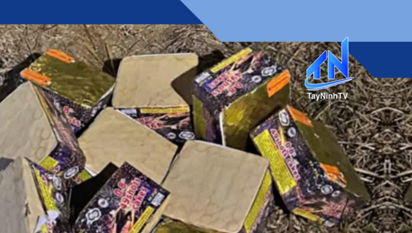 C&ocirc;ng an x&atilde; H&ograve;a Hội ph&aacute;t hiện, thu giữ hơn 19kg ph&aacute;o hoa nổ