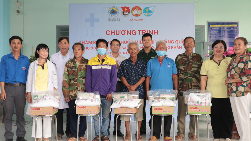 X&atilde; Ho&agrave; Hội: Kh&aacute;m bệnh v&agrave; tặng qu&agrave; cho 400 người d&acirc;n 
