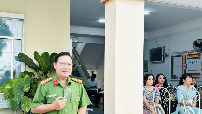 Tuy&ecirc;n truyền an to&agrave;n giao th&ocirc;ng, ph&ograve;ng, chống ph&aacute;o nổ trong trường học