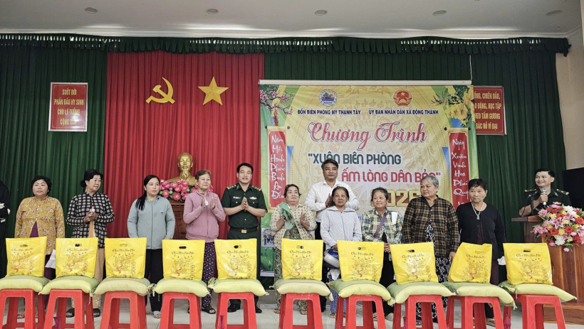 Đồn Bi&ecirc;n ph&ograve;ng Mỹ Thạnh T&acirc;y tổ chức 'Xu&acirc;n Bi&ecirc;n ph&ograve;ng - ấm l&ograve;ng d&acirc;n bản'