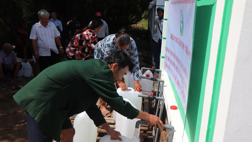 Cần Thơ mở 37 điểm cấp nước miễn ph&iacute; cho người d&acirc;n ven biển