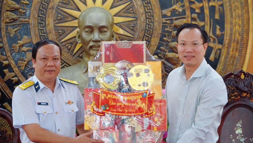 Trường Cao đẳng kỹ thuật Hải qu&acirc;n ch&uacute;c tết c&aacute;c cơ quan, đơn vị tại T&acirc;y Ninh