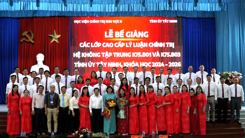 Bế giảng c&aacute;c lớp cao cấp l&yacute; luận ch&iacute;nh trị hệ kh&ocirc;ng tập trung kh&oacute;a học 2024 &ndash; 2026