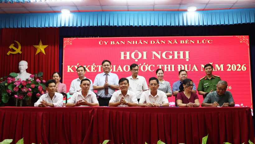 X&atilde; Bến Lức: Khen thưởng 240 tập thể, c&aacute; nh&acirc;n