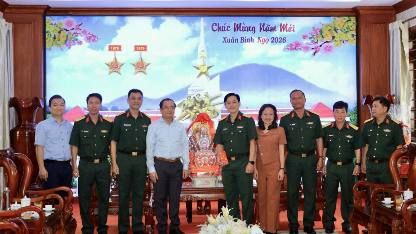 Ph&oacute; Chủ tịch Thường trực UBND tỉnh Nguyễn Hồng Thanh thăm, ch&uacute;c tết Sư đo&agrave;n Bộ binh 5 v&agrave; Hội th&aacute;nh Cao Đ&agrave;i To&agrave; th&aacute;nh T&acirc;y Ninh