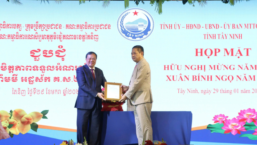 T&acirc;y Ninh họp mặt hữu nghị mừng Xu&acirc;n B&iacute;nh Ngọ với đại biểu Vương quốc Campuchia