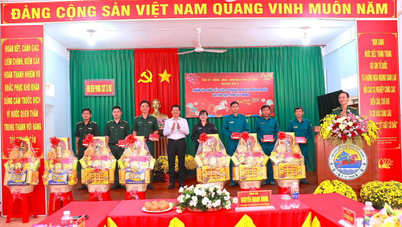 Ph&oacute; B&iacute; thư Thường trực Tỉnh uỷ Nguyễn Mạnh H&ugrave;ng:&nbsp;Thăm, động vi&ecirc;n c&aacute;c lực lượng l&agrave;m nhiệm vụ tr&ecirc;n tuyến bi&ecirc;n giới