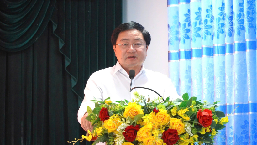 B&iacute; thư Tỉnh ủy Nguyễn Văn Quyết thăm, tặng qu&agrave; v&agrave; l&agrave;m việc tại x&atilde; B&igrave;nh Hiệp