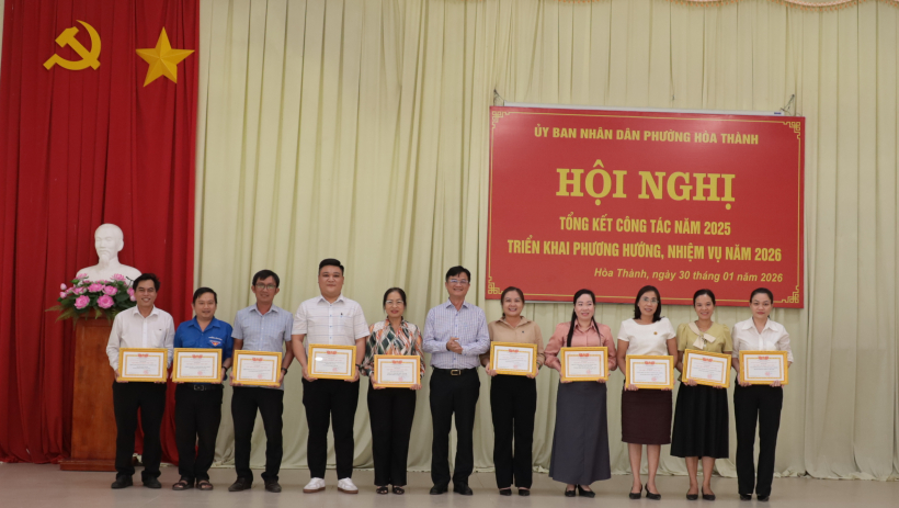 UBND phường H&ograve;a Th&agrave;nh tổ chức Hội nghị tổng kết c&ocirc;ng t&aacute;c năm 2025