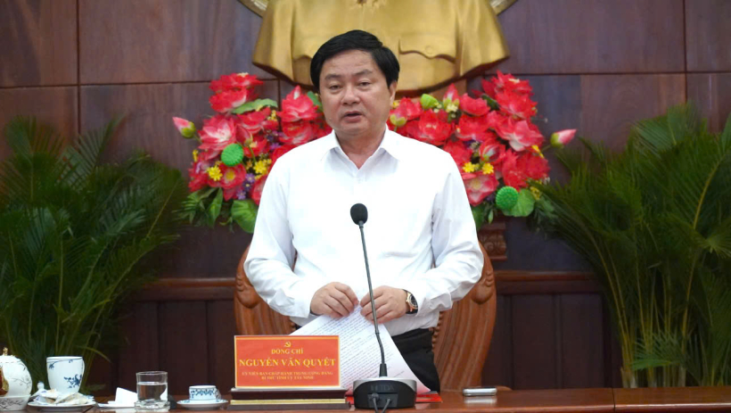 B&iacute; thư Tỉnh ủy Nguyễn Văn Quyết l&agrave;m việc với Đảng ủy phường Kiến Tường