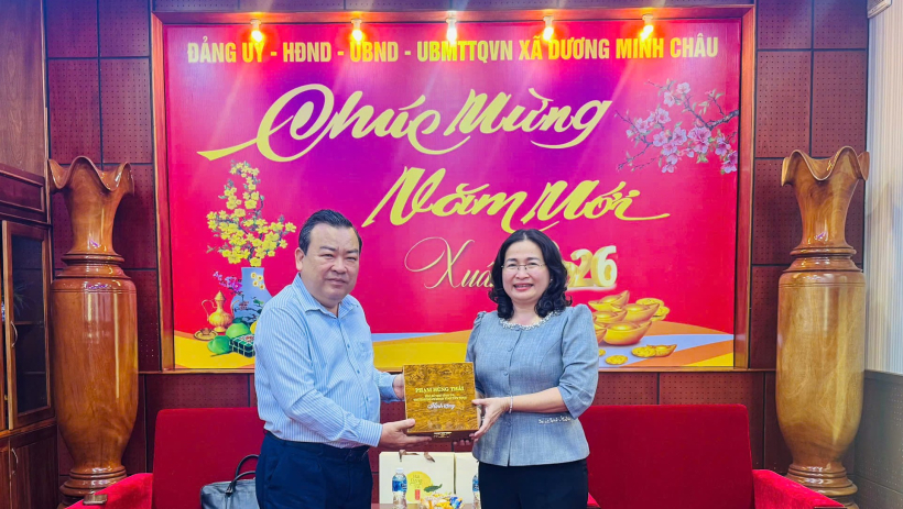 Ph&oacute; B&iacute; thư Tỉnh ủy Phạm H&ugrave;ng Th&aacute;i thăm, ch&uacute;c tết c&aacute;c địa phương