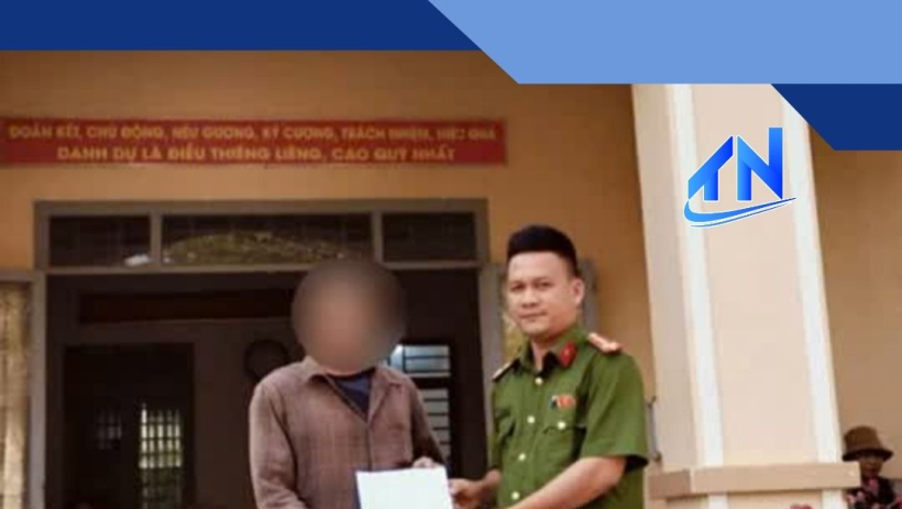 C&ocirc;ng an x&atilde; T&acirc;n Đ&ocirc;ng hỗ trợ người d&acirc;n chuyển khoản nhầm nhận lại 23 triệu đồng