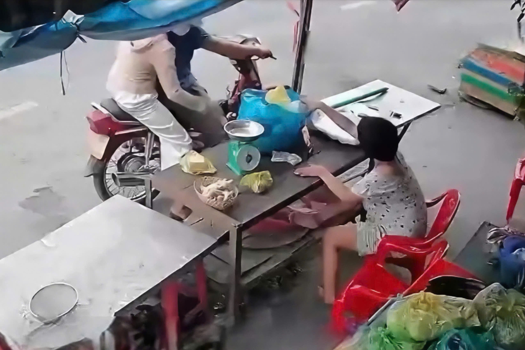 2 đối tượng thực hiện hành vi cướp giật điện thoại của người khuyết tật gây xôn xao dư luận