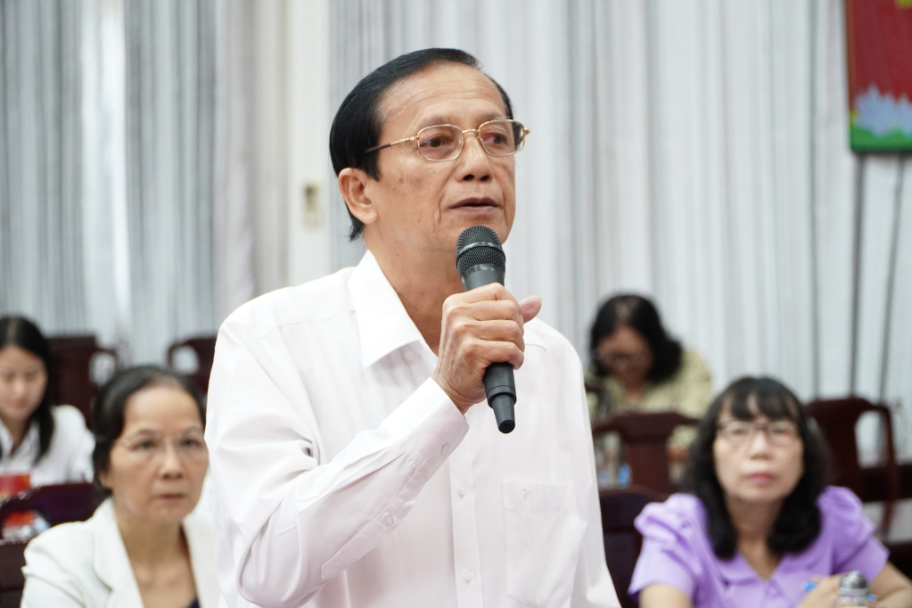 Các đại biểu đóng góp ý kiến tại hội nghị